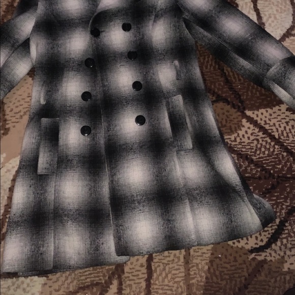 Black and White Botton Down Large Michael F. - Picture 2 of 3